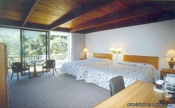 The Blue Sky Lodge Carmel Valley Ruang foto