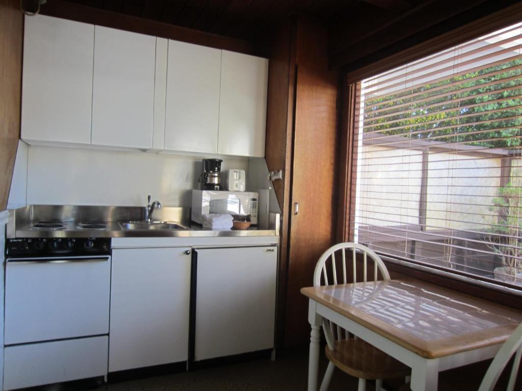 The Blue Sky Lodge Carmel Valley Ruang foto
